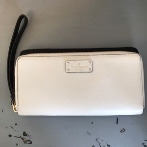 Kate spade wristlet clutch wallet, black and cream